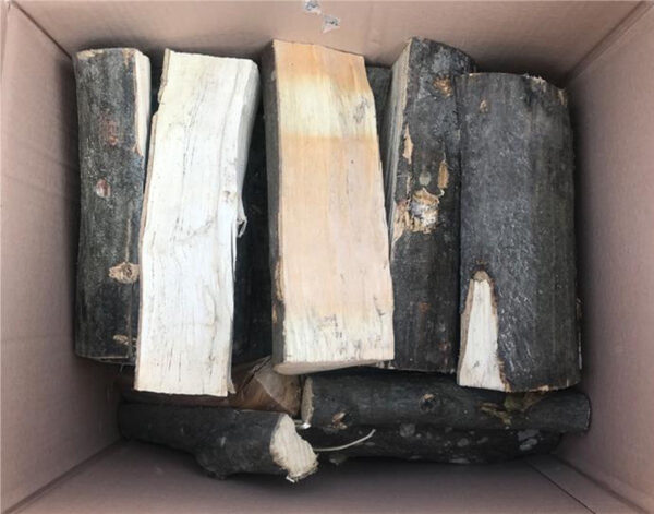 Caisses en bois sec sur palettes en bois (525Kg)